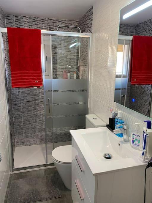 Habitaciones Bonitas Y Comodas L'Hospitalet de Llobregat Ngoại thất bức ảnh
