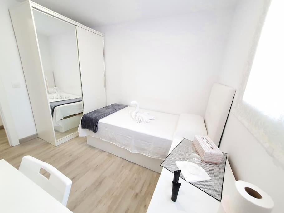 Habitaciones Bonitas Y Comodas L'Hospitalet de Llobregat Ngoại thất bức ảnh