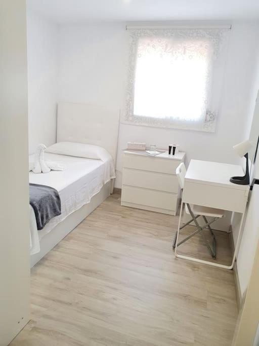Habitaciones Bonitas Y Comodas L'Hospitalet de Llobregat Ngoại thất bức ảnh