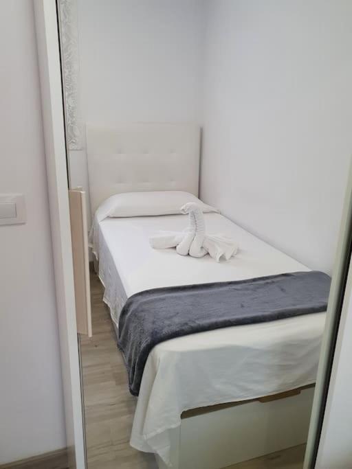 Habitaciones Bonitas Y Comodas L'Hospitalet de Llobregat Ngoại thất bức ảnh