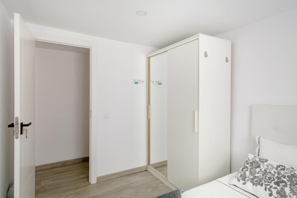 Habitaciones Bonitas Y Comodas L'Hospitalet de Llobregat Ngoại thất bức ảnh